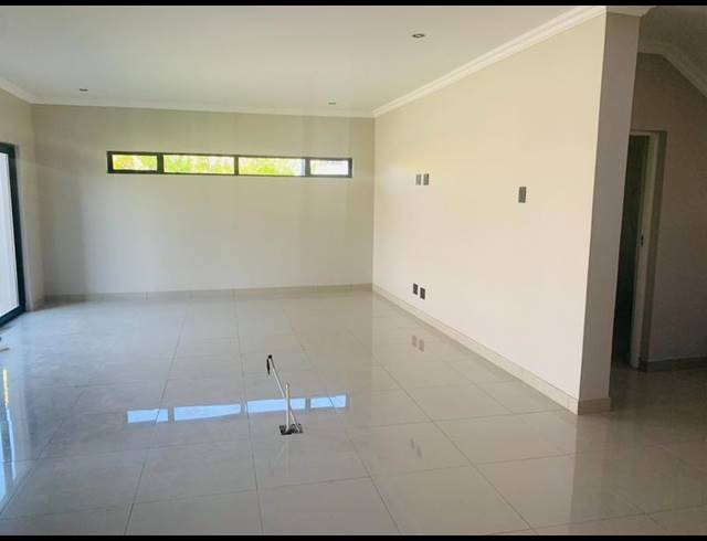 5 BEDROOM HOUSE FOR SALE IN SAVANNAH COUNTRY ESTATE